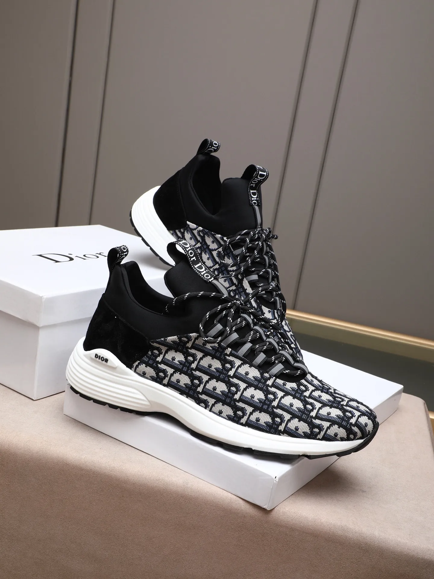 Men's shoes 💰440 💰Dior [Dior] 😘😘High-end series of casual men's shoes, simple and elegant👍👍👍The upper is made of first-layer genuine leather spliced ​​with Dior's special material [sun][sun]; imported first-layer sheepskin lining; special outsole, wear-resistant, lightweight, the overall design is harmonious and unified without lacking personality 👣🌟✨You deserve it! 3 colors😍Sizes 38~44. (45 custom-made) The picture above is a big seller🔥🔥🔥